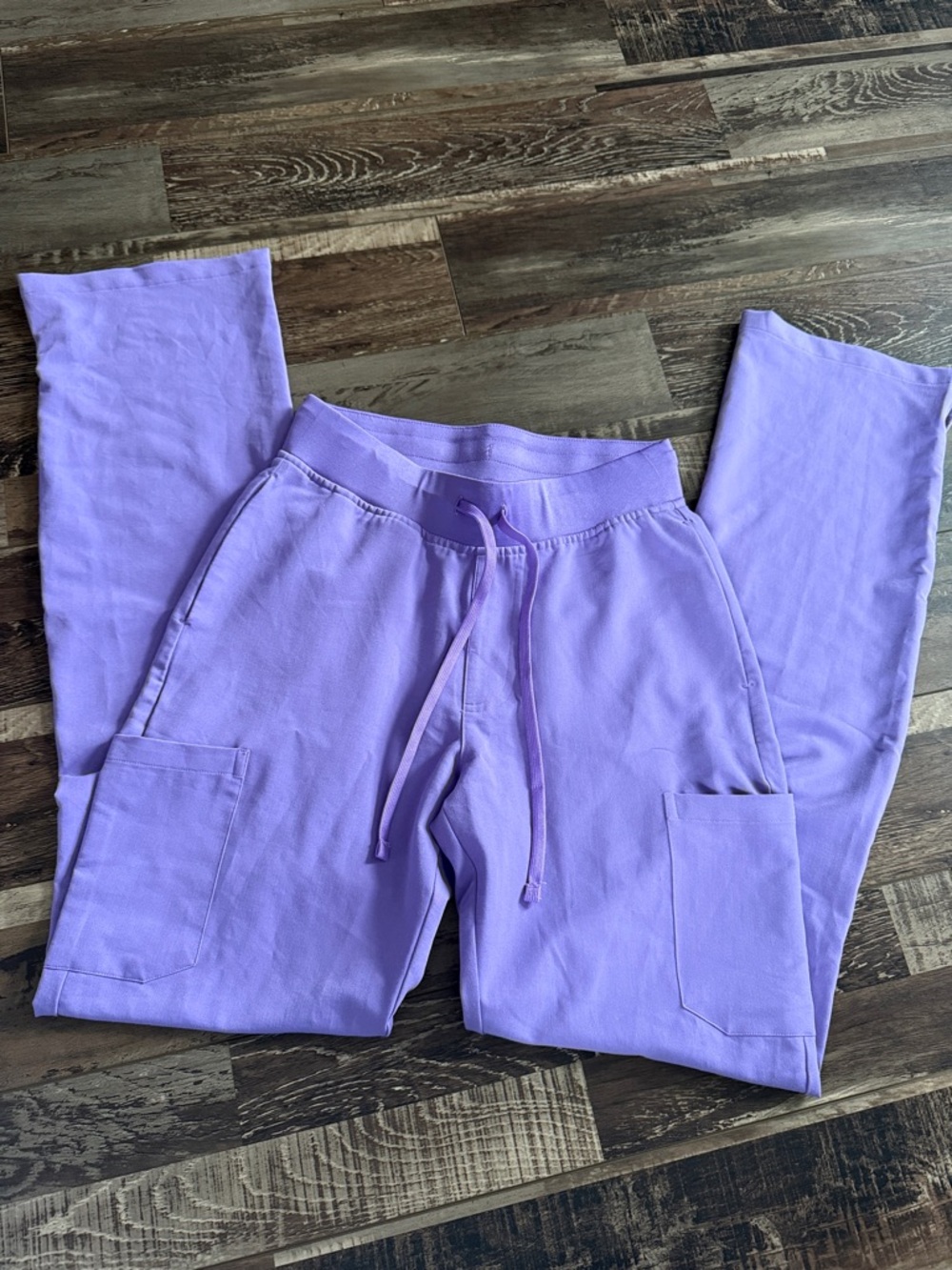 Lavender Women’s Scrub Set - Unbranded - Picture 2 of 7